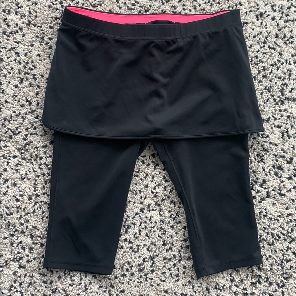 New Balance Capri pant with attached skirt Sz Lg